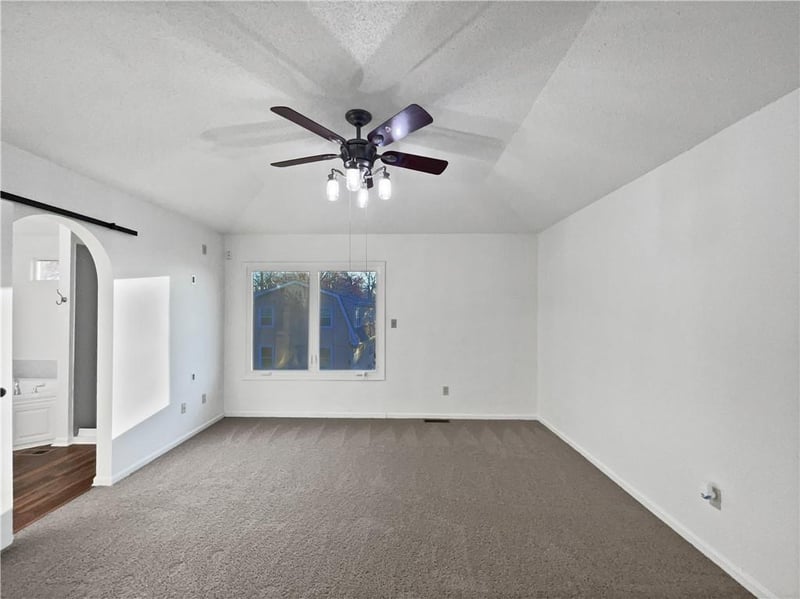 7821 Overland Dr, Kansas City, MO 64151