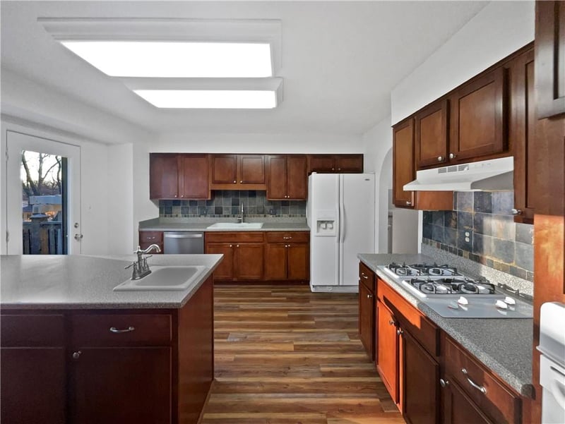 7821 Overland Dr, Kansas City, MO 64151