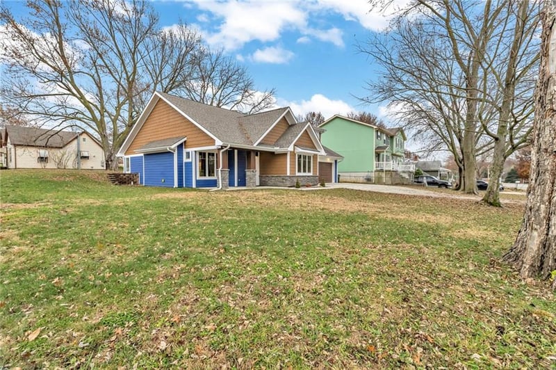 920 14th St, Leavenworth, KS 66048