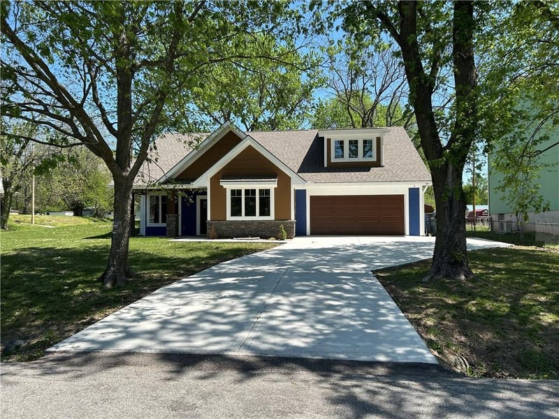 920 14th St, Leavenworth, KS 66048