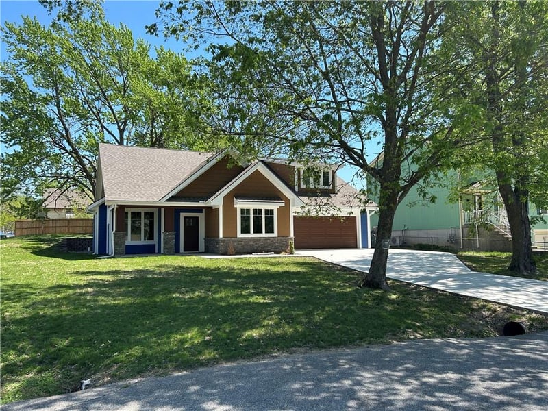 920 14th St, Leavenworth, KS 66048