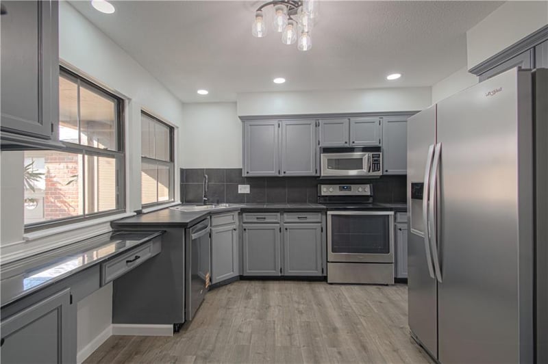 10209 Foster St, Overland Park, KS 66212