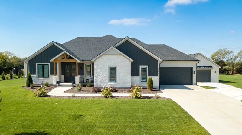 9806 Ingrid St, De Soto, KS 66018