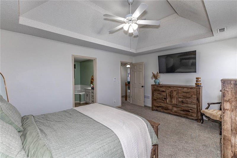 620 River Falls Rd, Edwardsville, KS 66111