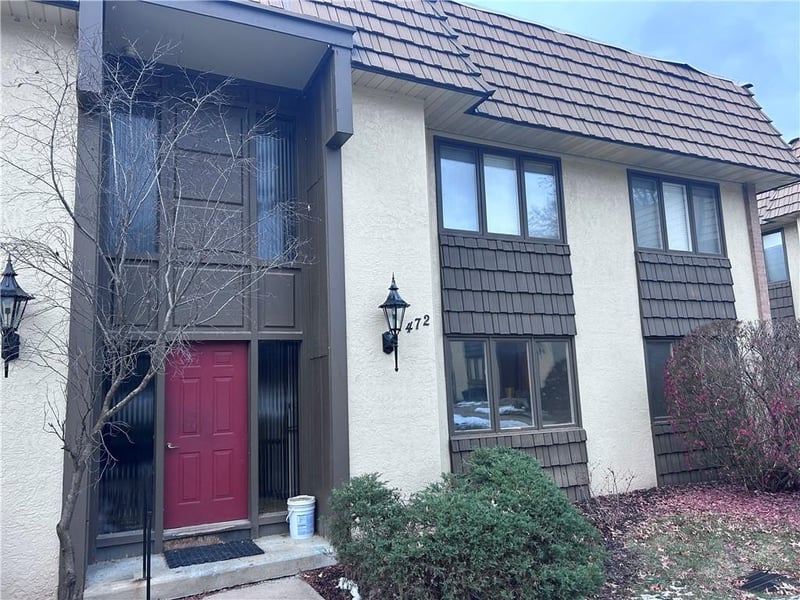 472 104 St #B, Kansas City, MO 64114