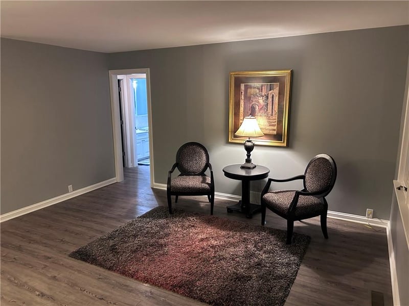 472 104 St #B, Kansas City, MO 64114