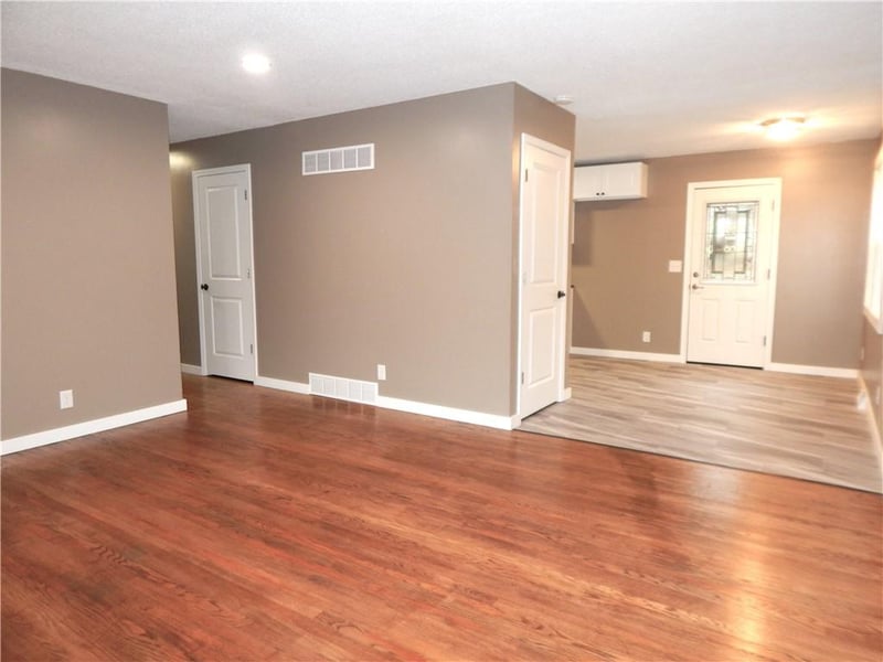 5820 60th St, Kansas City, MO 64119