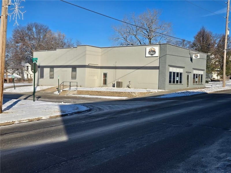 302 Silver St, Paola, KS 66071