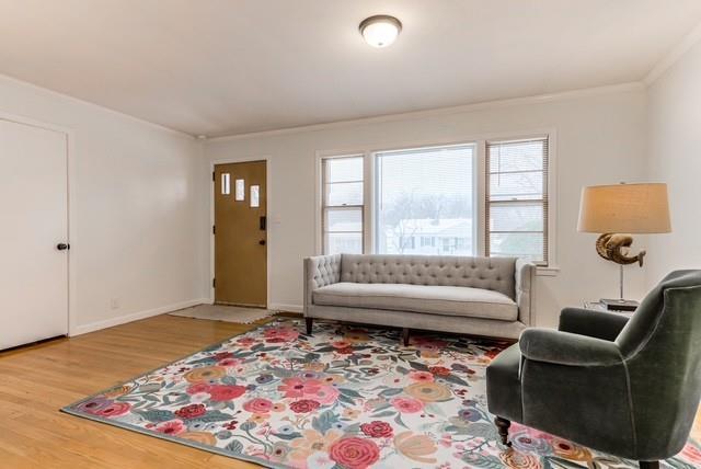 8245 Jarboe St, Kansas City, MO 64114