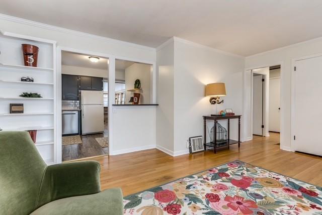 8245 Jarboe St, Kansas City, MO 64114