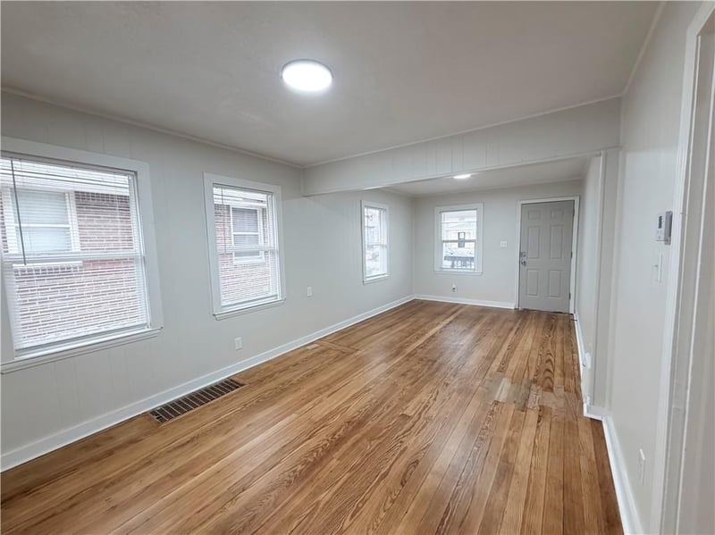 5229 8th St, Kansas City, MO 64124