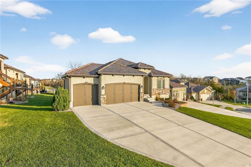 433 Kaylea Ct, Lee's Summit, MO 64081