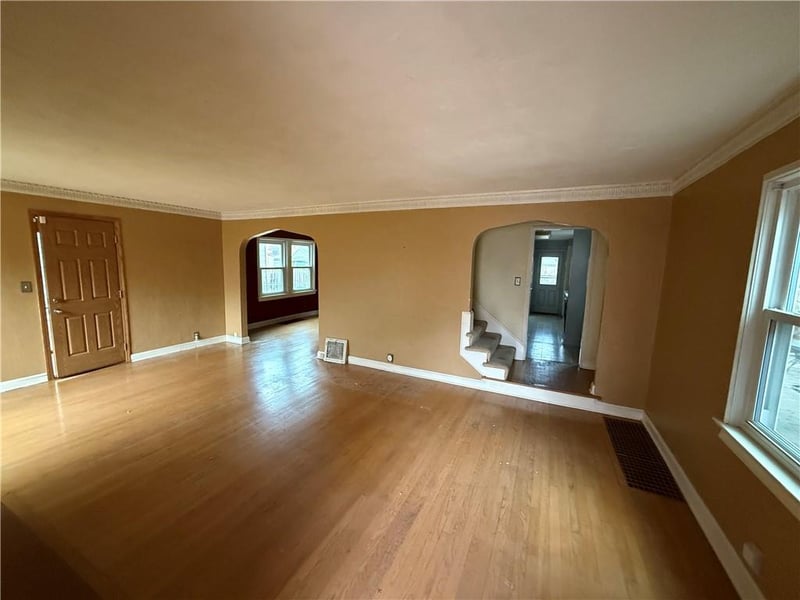 7336 Grand Ave, Kansas City, MO 64114