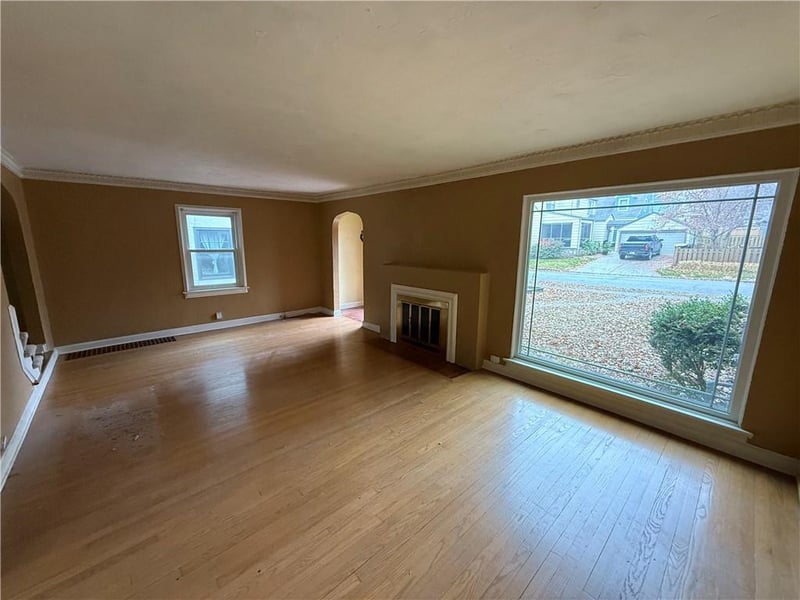 7336 Grand Ave, Kansas City, MO 64114