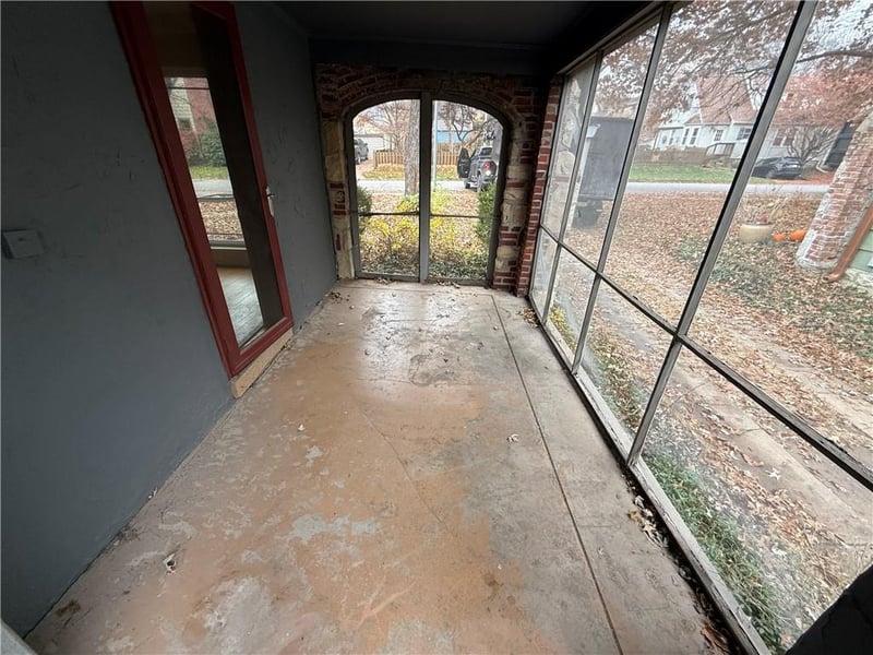 7336 Grand Ave, Kansas City, MO 64114