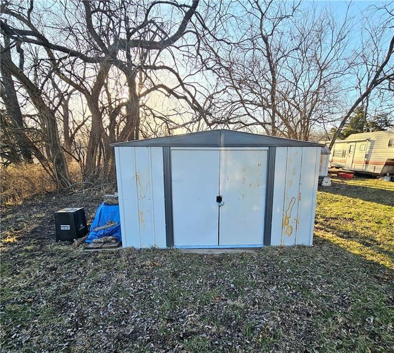 21 Silver Shadow Ln, Linn Valley, KS 66040