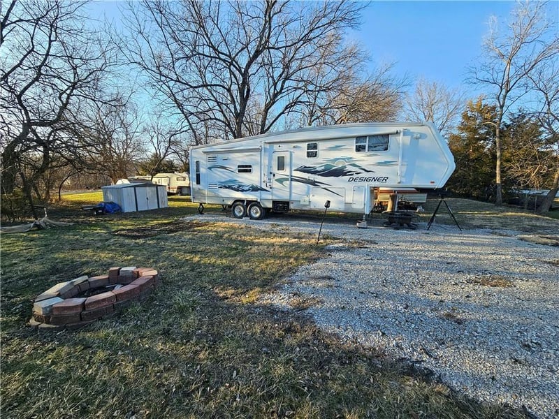 21 Silver Shadow Ln, Linn Valley, KS 66040