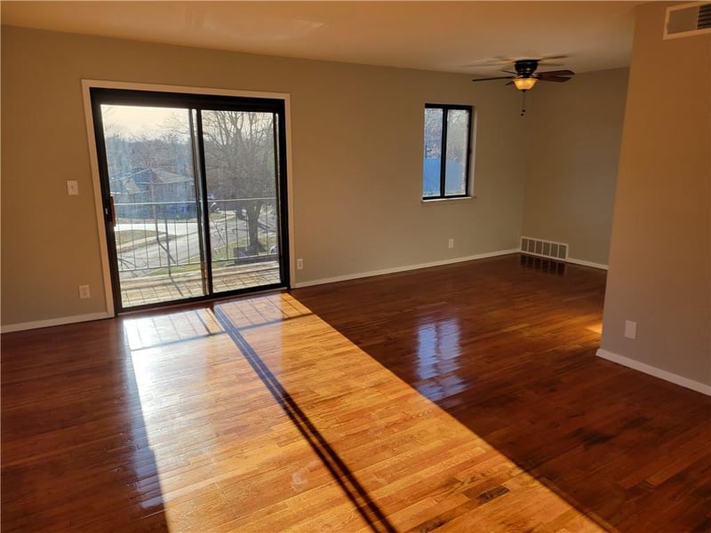 8221 Santa Fe Dr #10, Overland Park, KS 66204