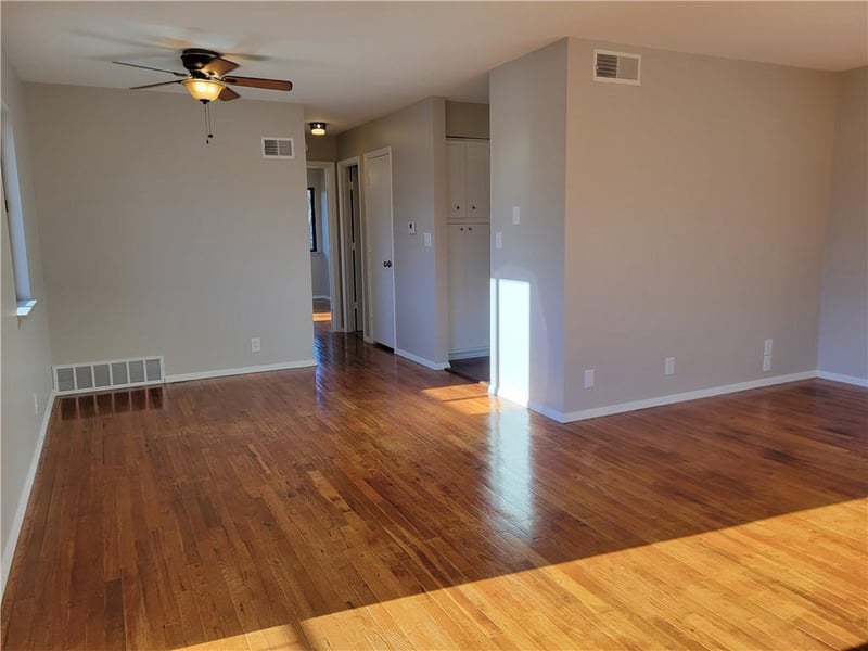 8221 Santa Fe Dr #10, Overland Park, KS 66204