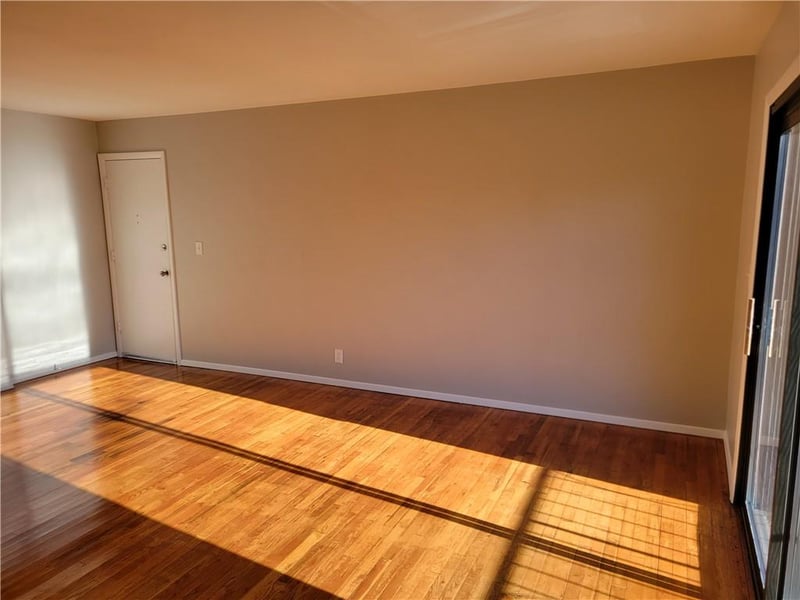 8221 Santa Fe Dr #10, Overland Park, KS 66204