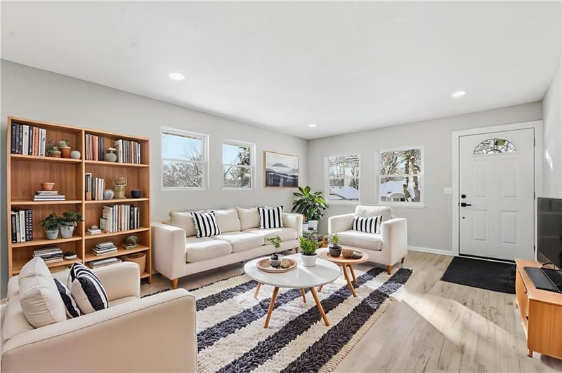 208 80th Ter, Kansas City, MO 64114