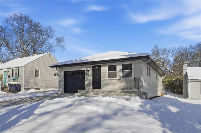 208 80th Ter, Kansas City, MO 64114