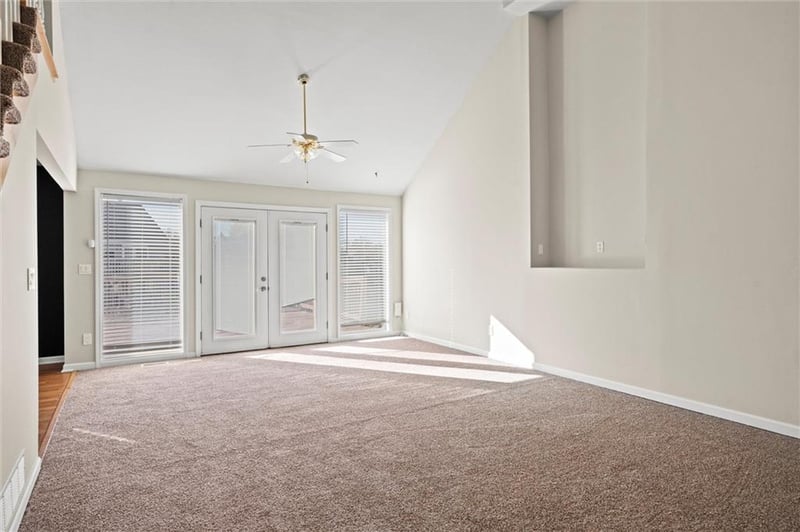 741 Windsong Cir, Lee's Summit, MO 64082