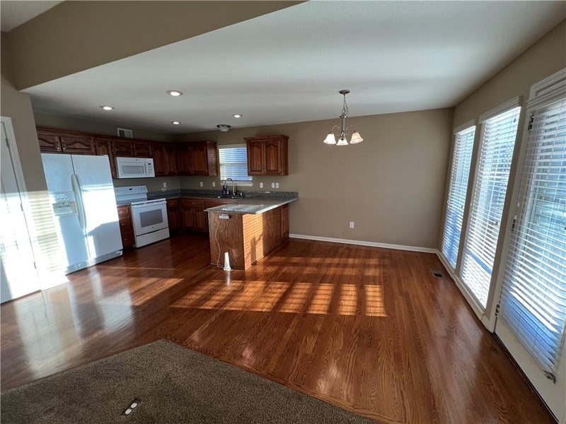 109 Nw 90th Pl, Kansas City, MO 64155