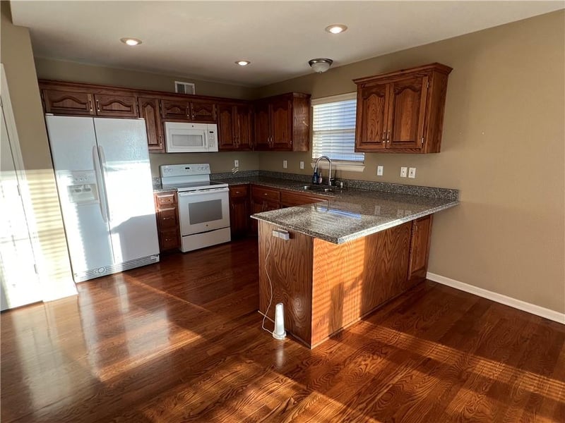 109 Nw 90th Pl, Kansas City, MO 64155