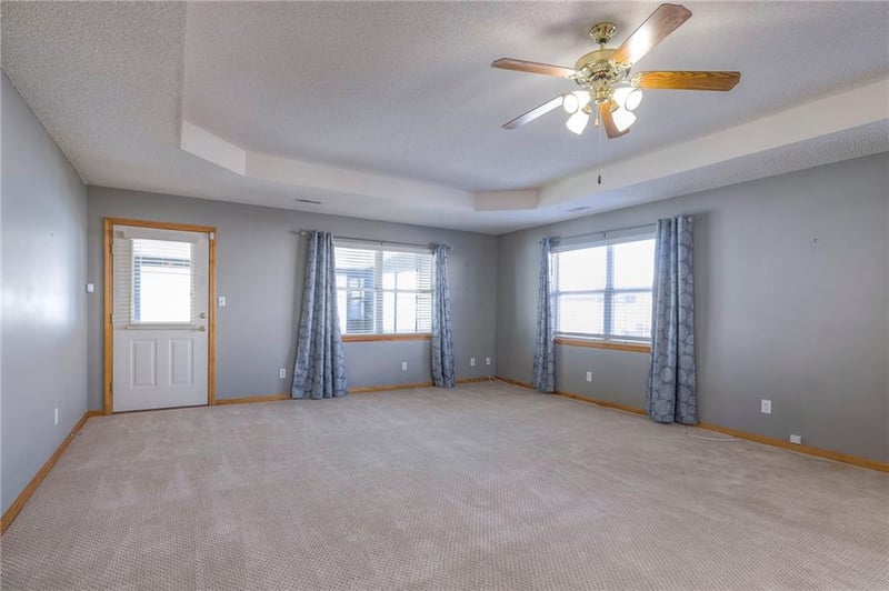 528 Saturn Dr, Raymore, MO 64083
