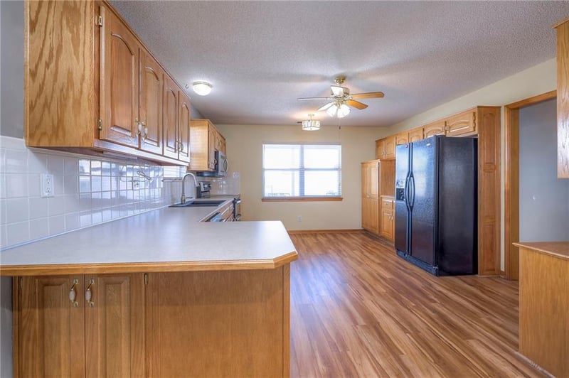528 Saturn Dr, Raymore, MO 64083