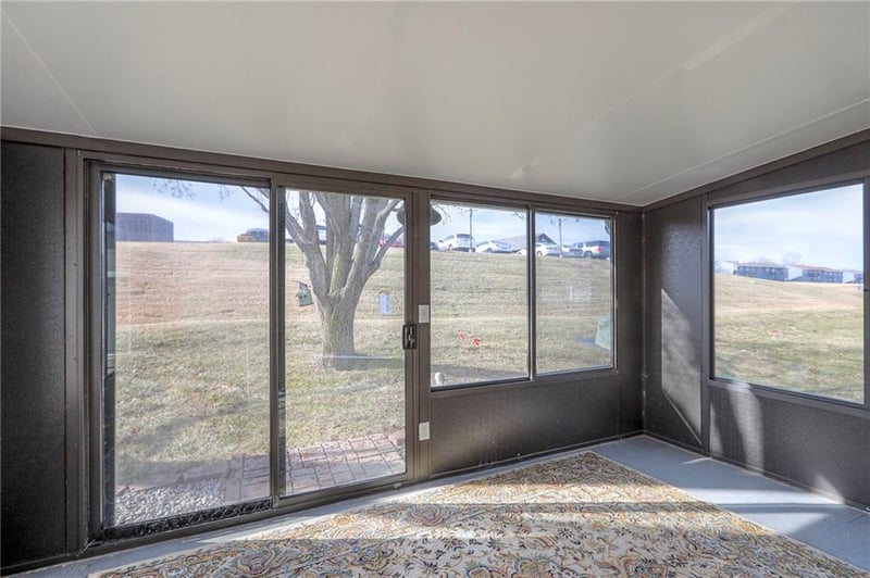 528 Saturn Dr, Raymore, MO 64083