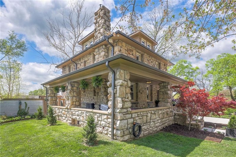 715 W 98th St, Kansas City, MO 64114