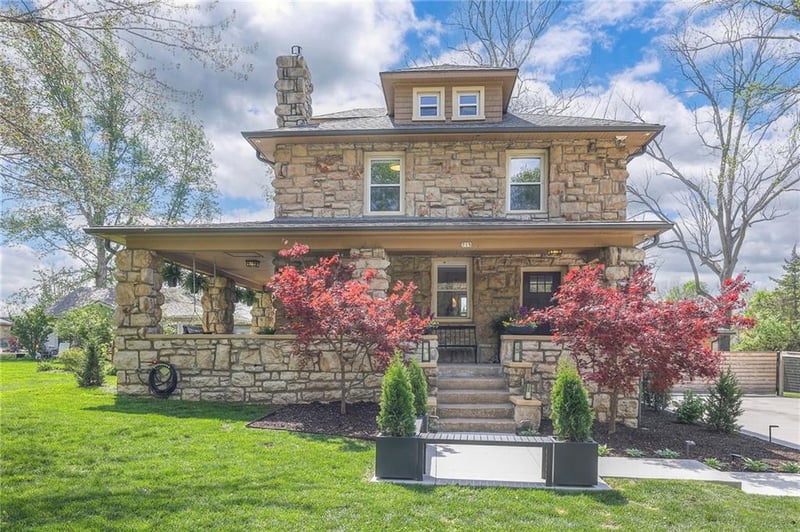 715 W 98th St, Kansas City, MO 64114