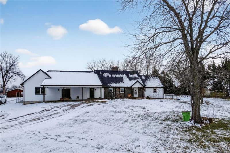 20915 S Moonlight Rd, Gardner, KS 66030