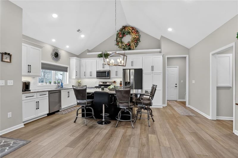 20915 S Moonlight Rd, Gardner, KS 66030