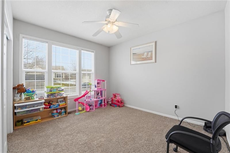 1021 Cheshire Dr, Lee's Summit, MO 64083