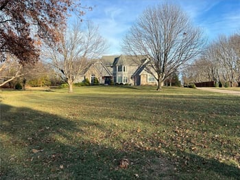 8917 Lambert Dr, Lee's Summit, MO 64064