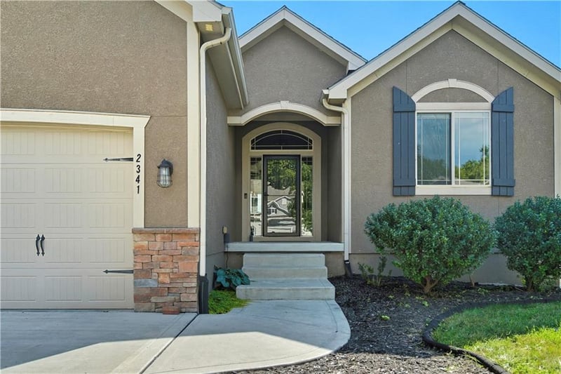 2341 River Trail Rd, Lee's Summit, MO 64082