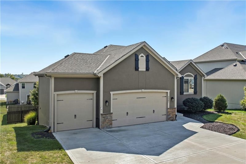 2341 River Trail Rd, Lee's Summit, MO 64082