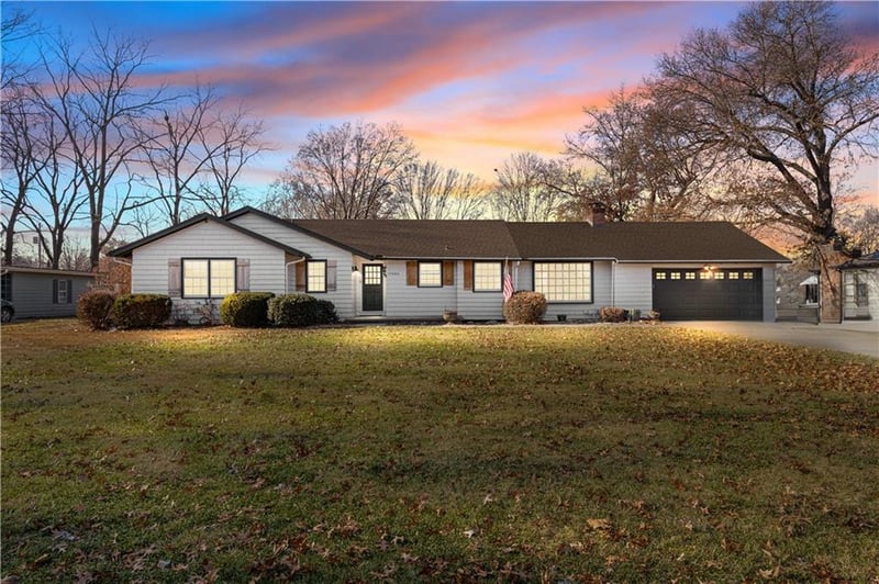 17504 E R D Mize Rd, Independence, MO 64057