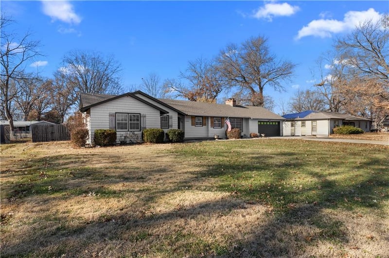 17504 E R D Mize Rd, Independence, MO 64057