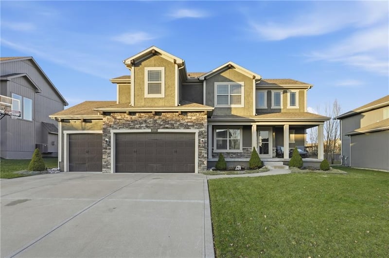 2410 111th Ter, Kansas City, MO 64155