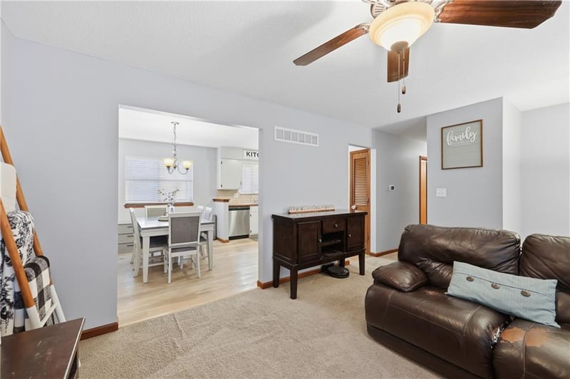 2608 Pembroke Ct, Blue Springs, MO 64015