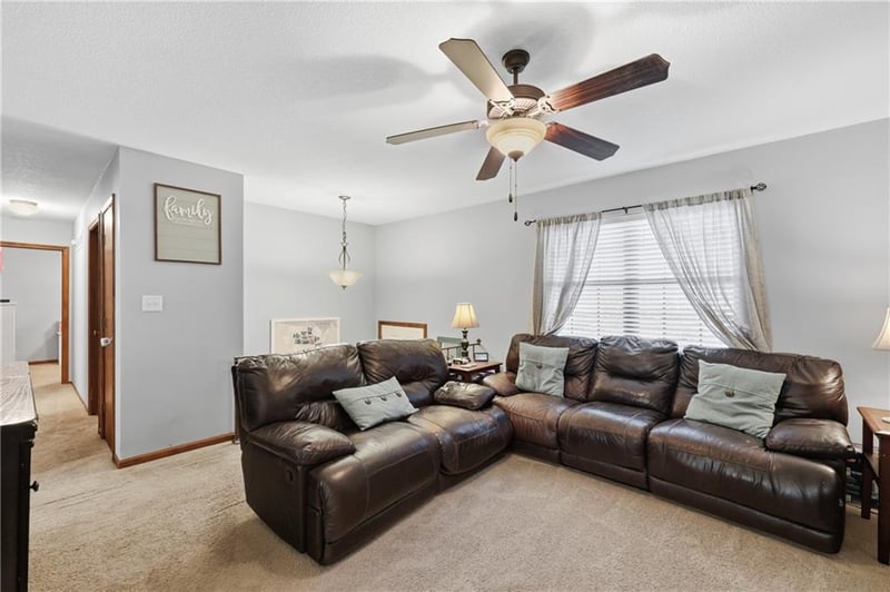 2608 Pembroke Ct, Blue Springs, MO 64015