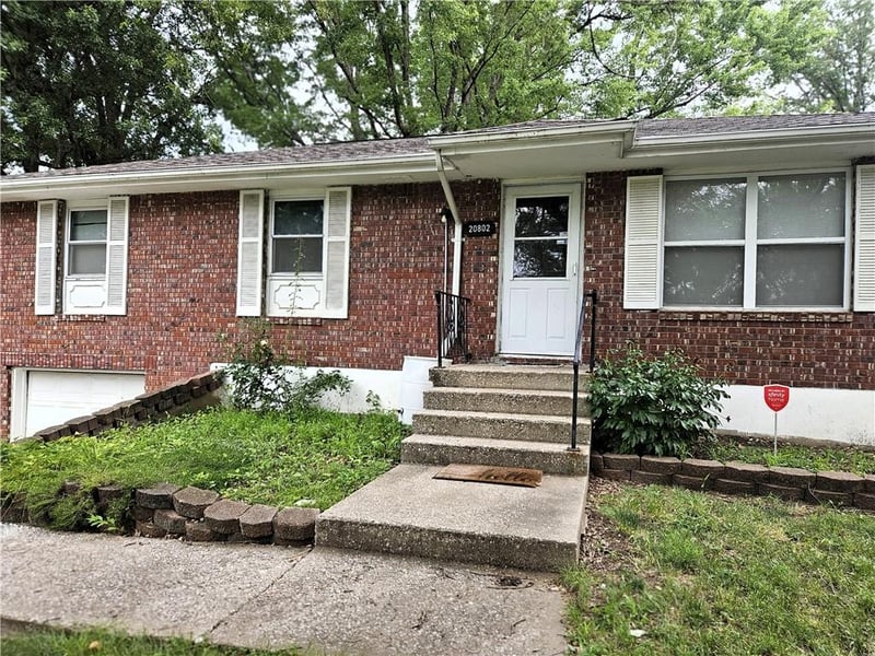 20802 13th Ter, Independence, MO 64057