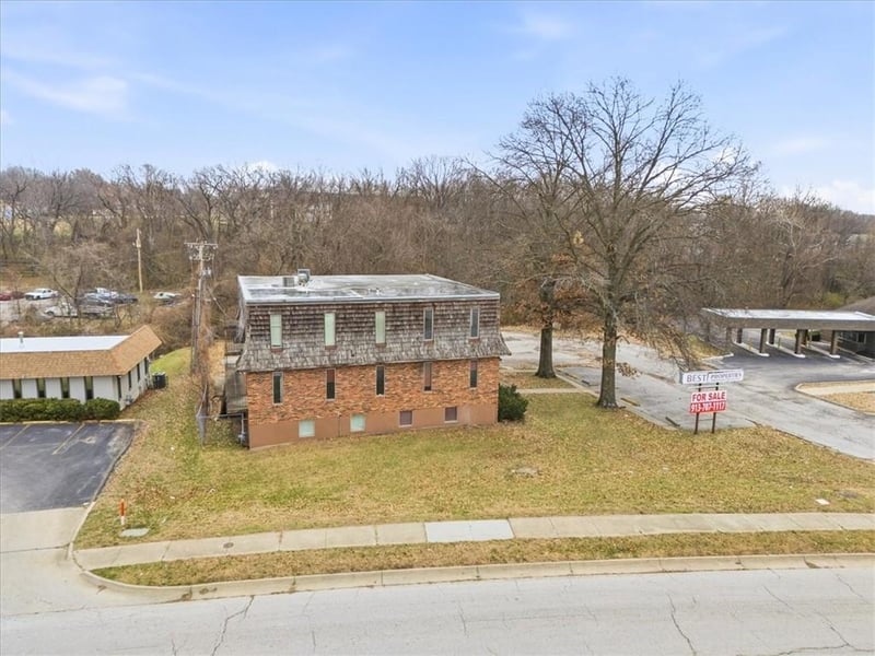 1977 77th St, Kansas City, KS 66112