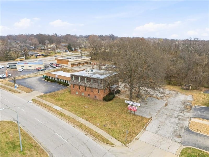 1977 77th St, Kansas City, KS 66112