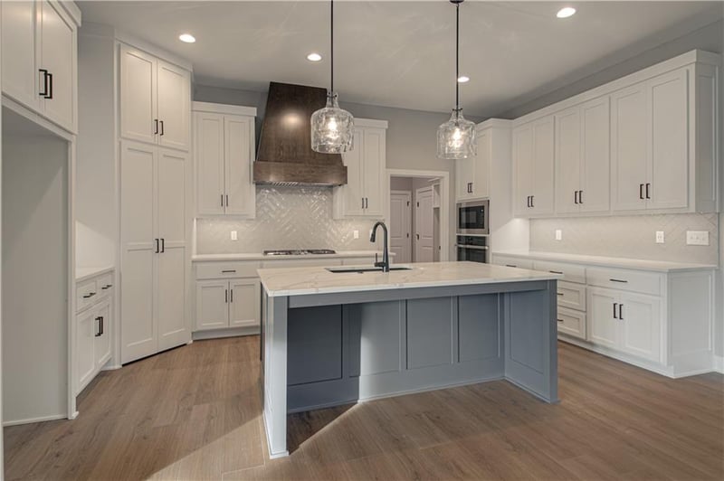 4624 SW Robinson Dr, Lee's Summit, MO 64083