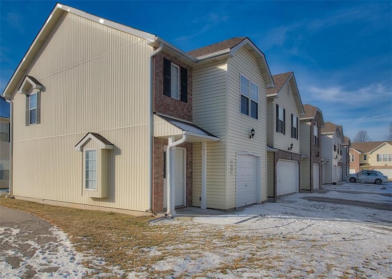 273-277 Adams Dairy Pw, Blue Springs, MO 64014